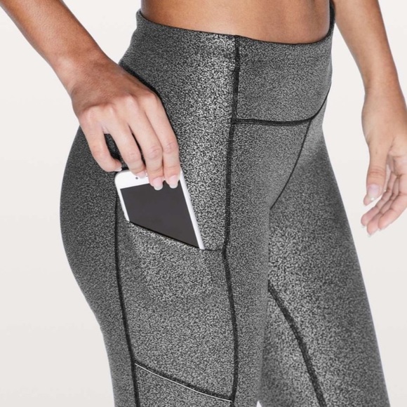 Lululemon Speed Up Tight Full-On Luxtreme 28" in Luminosity Foil Black Silver - Picture 2 of 11